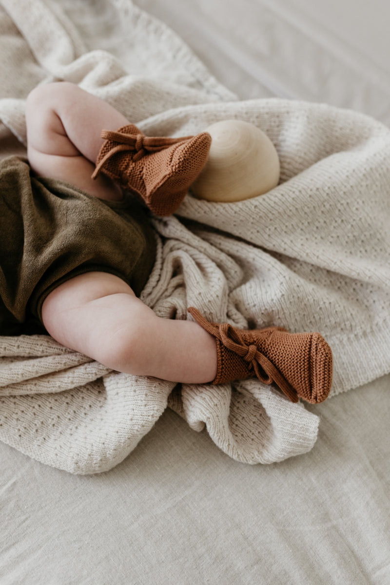 booties - terracotta- 0-9M