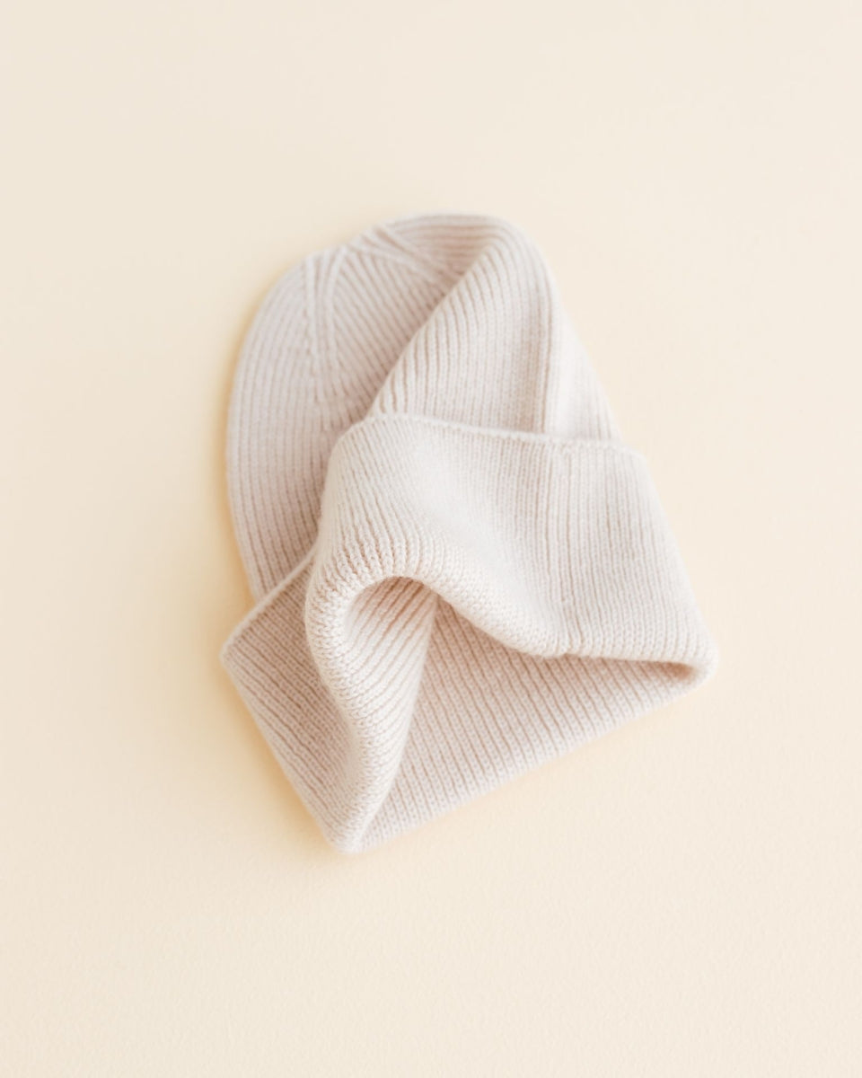 beanie fonzie - newborn - cream
