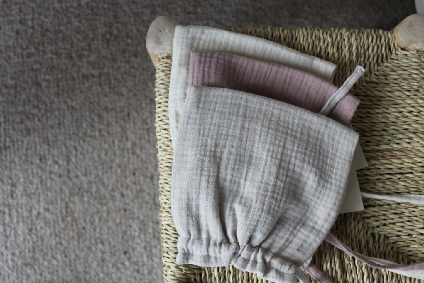 muslin bonnet - dusty pink (0-3M)