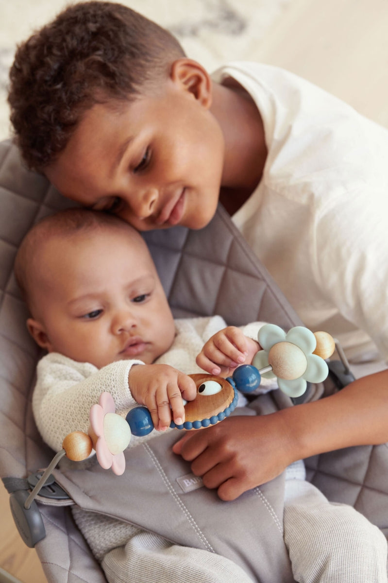 speeltje voor babybjorn wipper - googly eyes pastel colours