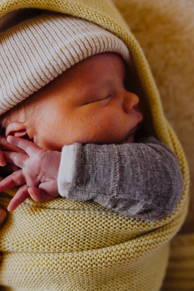 beanie fonzie - newborn - cream