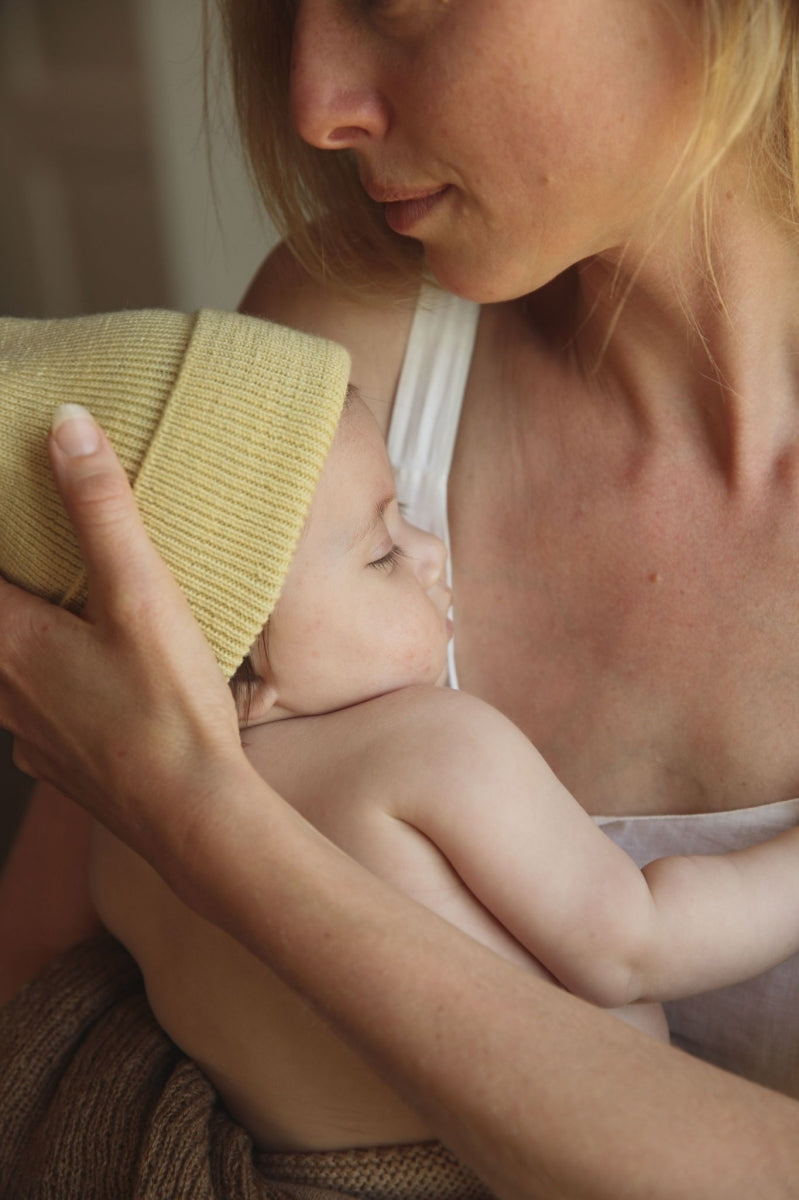 beanie fonzie - newborn - light yellow