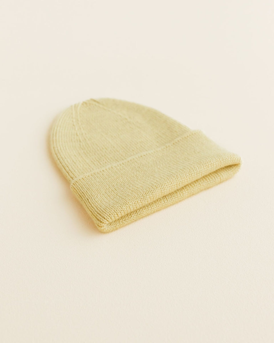 beanie fonzie - newborn - light yellow