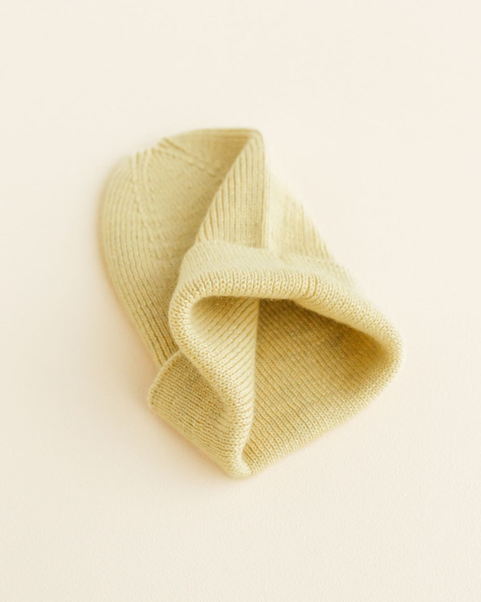 beanie fonzie - newborn - light yellow
