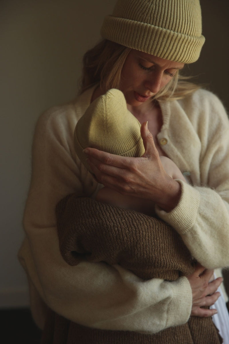 beanie fonzie - newborn - light yellow