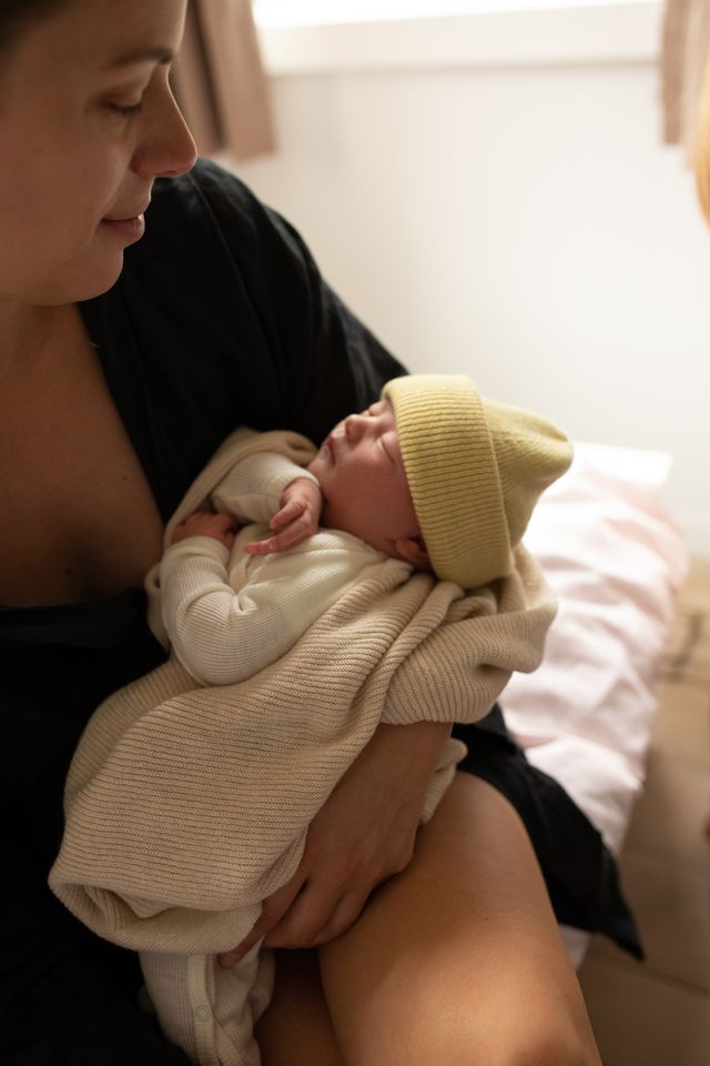 beanie fonzie - newborn - light yellow