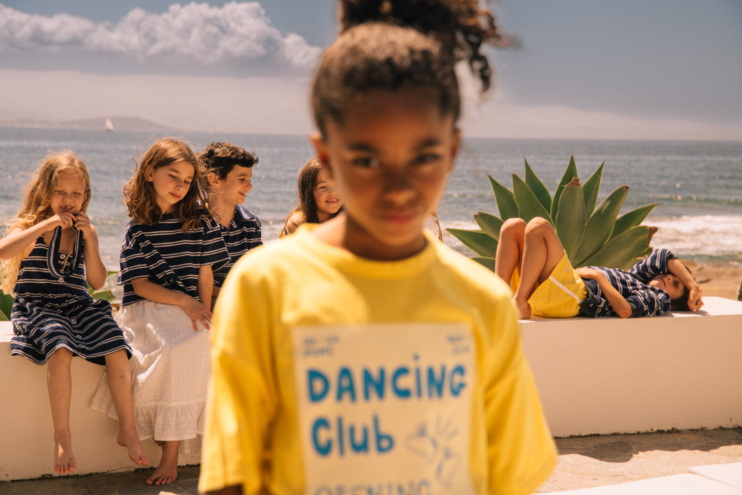 t-shirt dylan - shiny yellow dancing