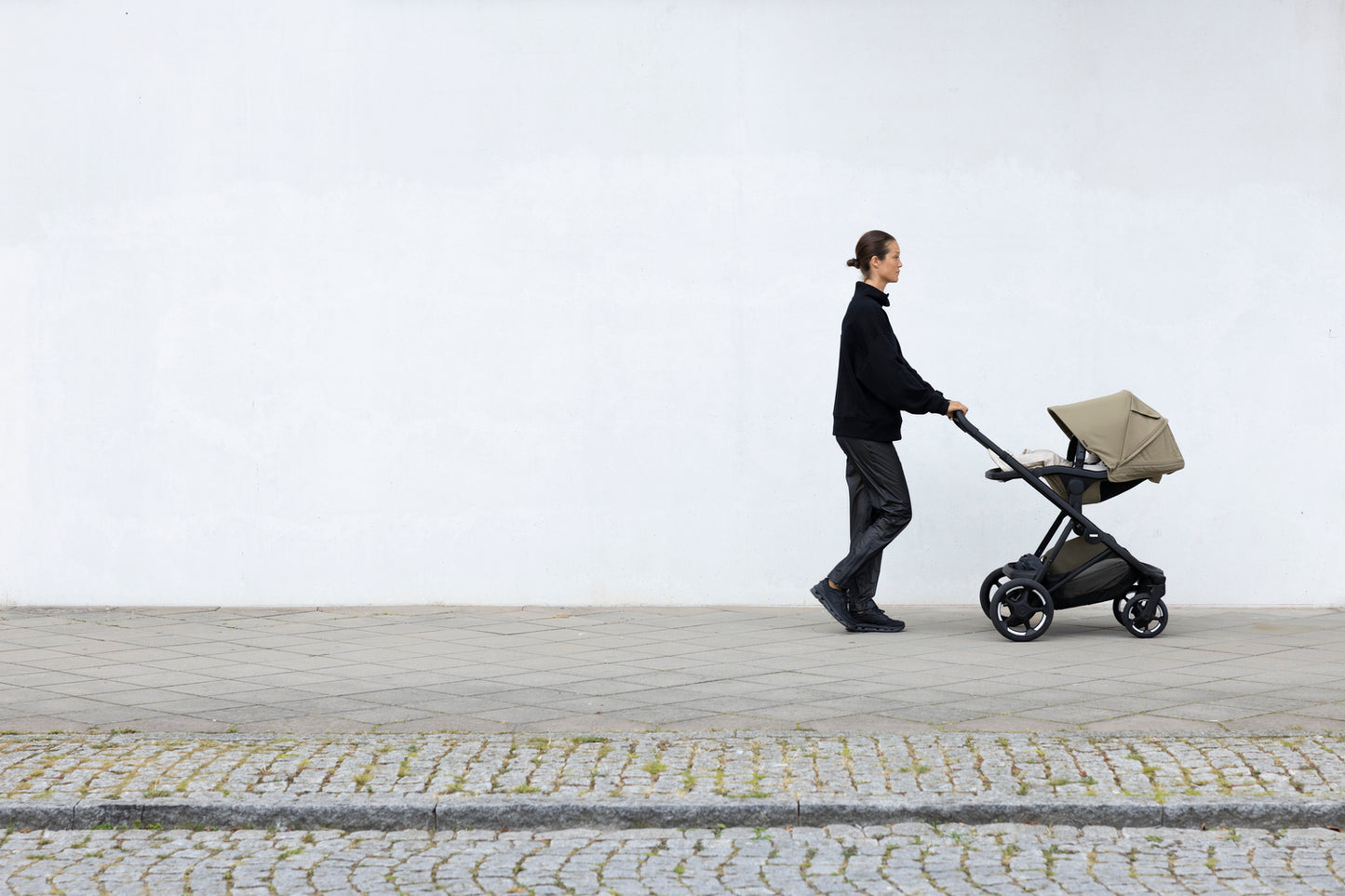 charm kinderwagen - faded kaki on black