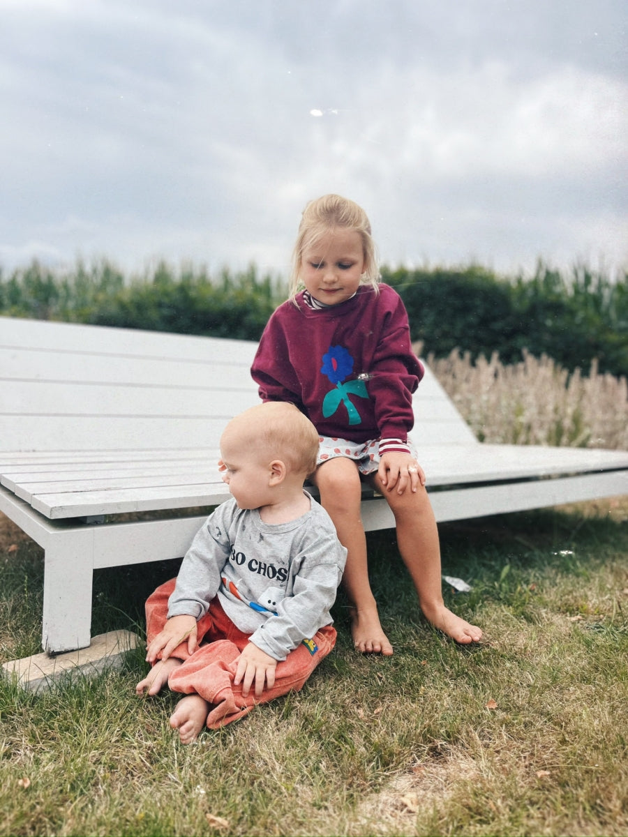 big blue daisy sweatshirt - kids