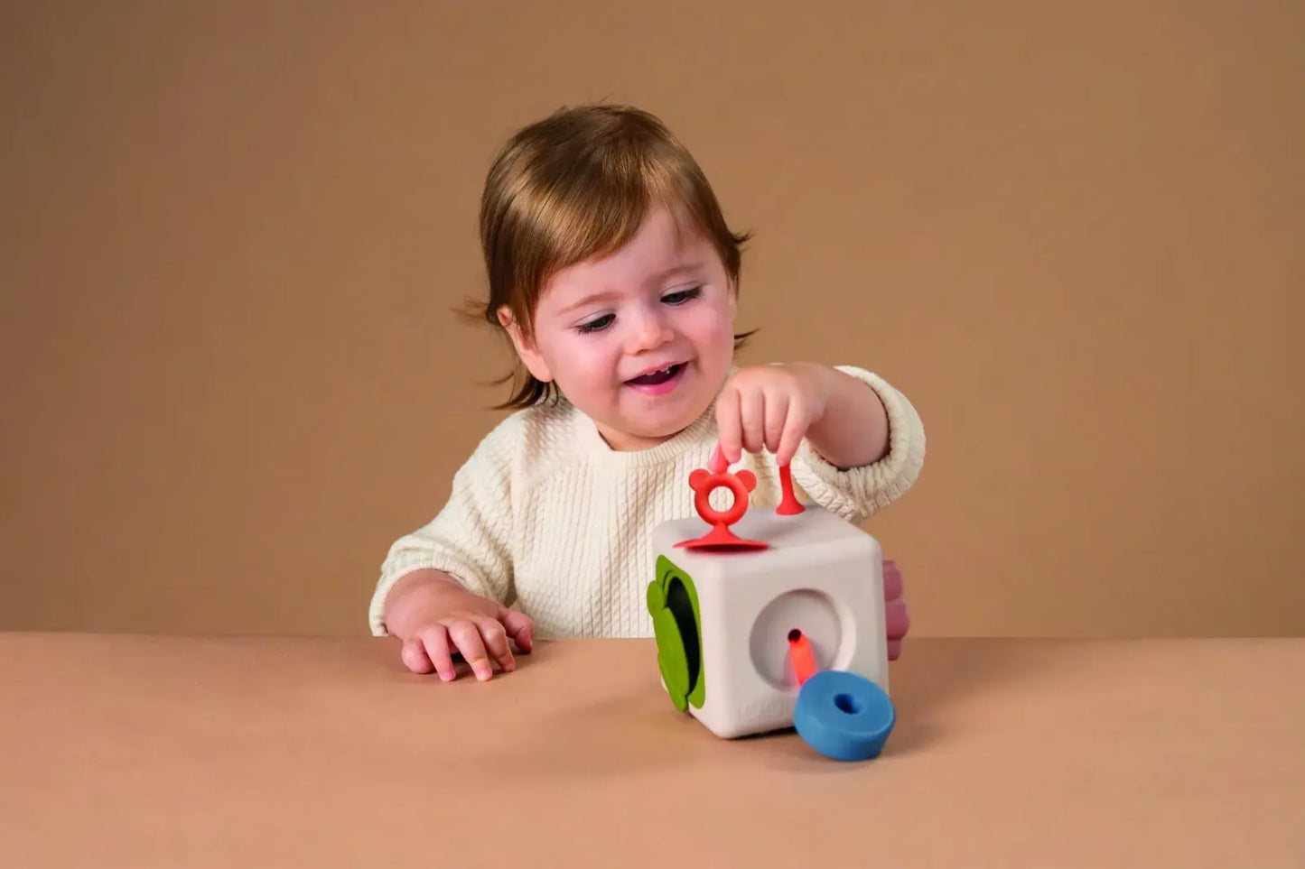 peek & play silicone cube