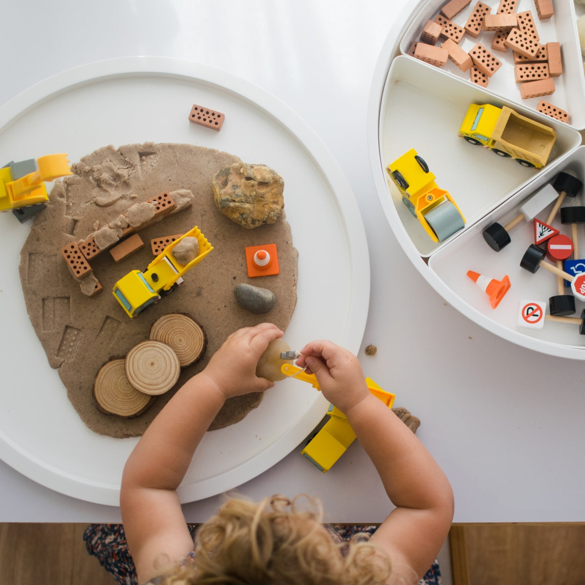 speel tray - open einde speelbak incl deksel en compartimenten