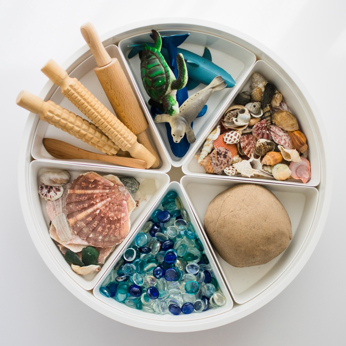 speel tray - open einde speelbak incl deksel en compartimenten