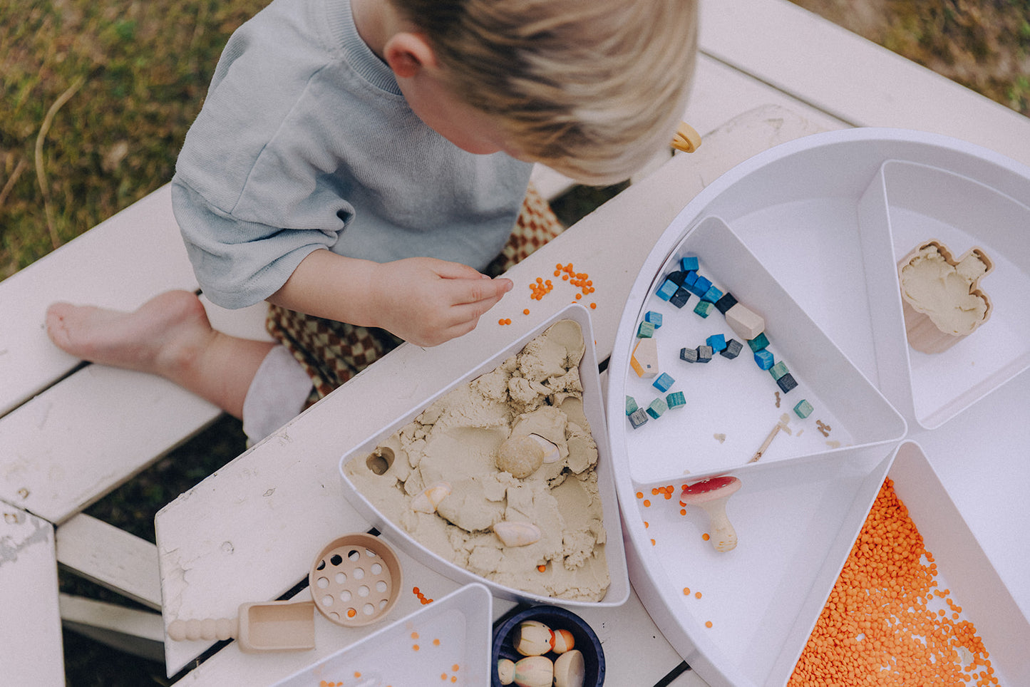 speel tray - open einde speelbak incl deksel en compartimenten