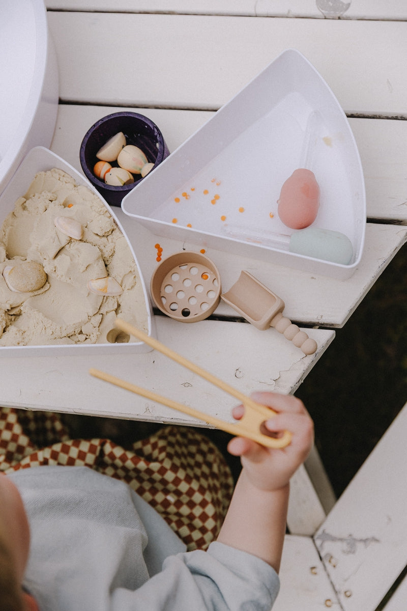 speel tray - open einde speelbak incl deksel en compartimenten