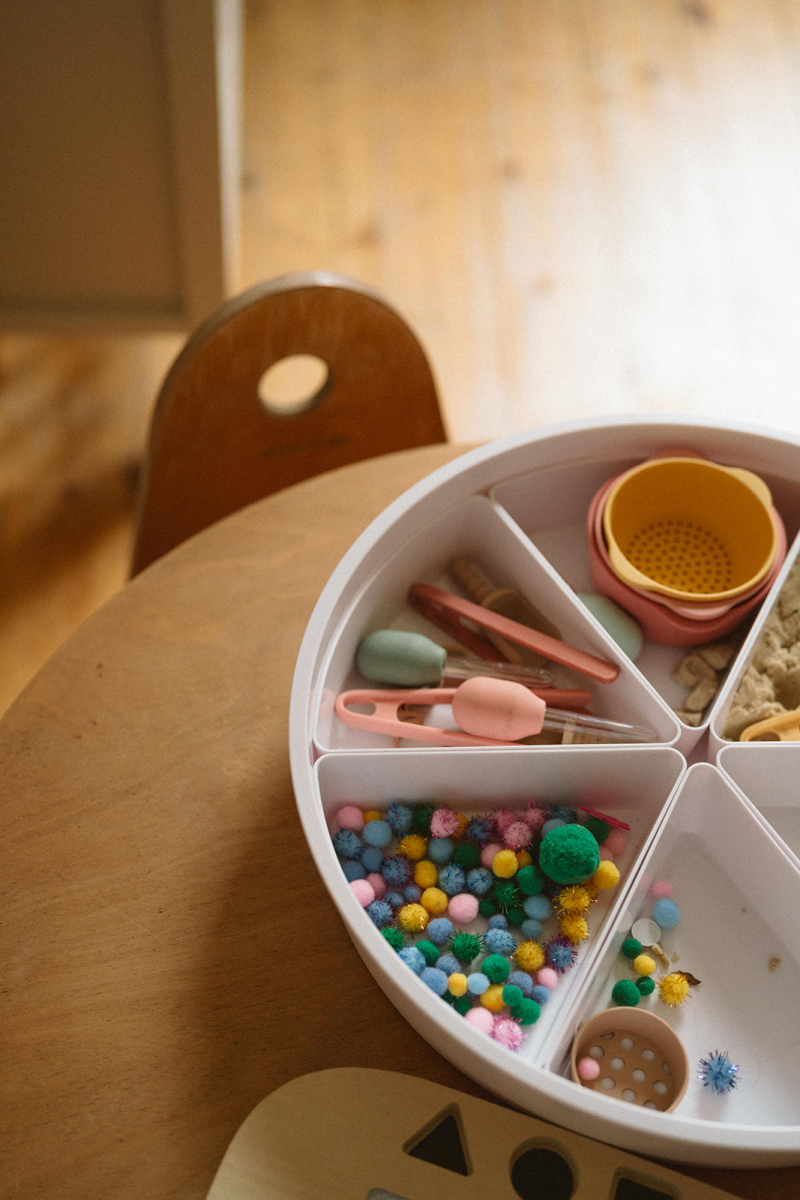 speel tray - open einde speelbak incl deksel en compartimenten