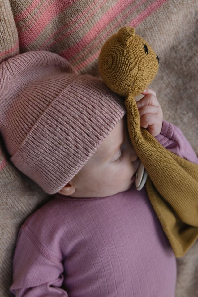 beanie fonzie - newborn - powder