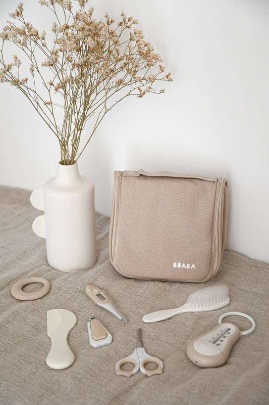 toiletzakje met 10 essentials - clay