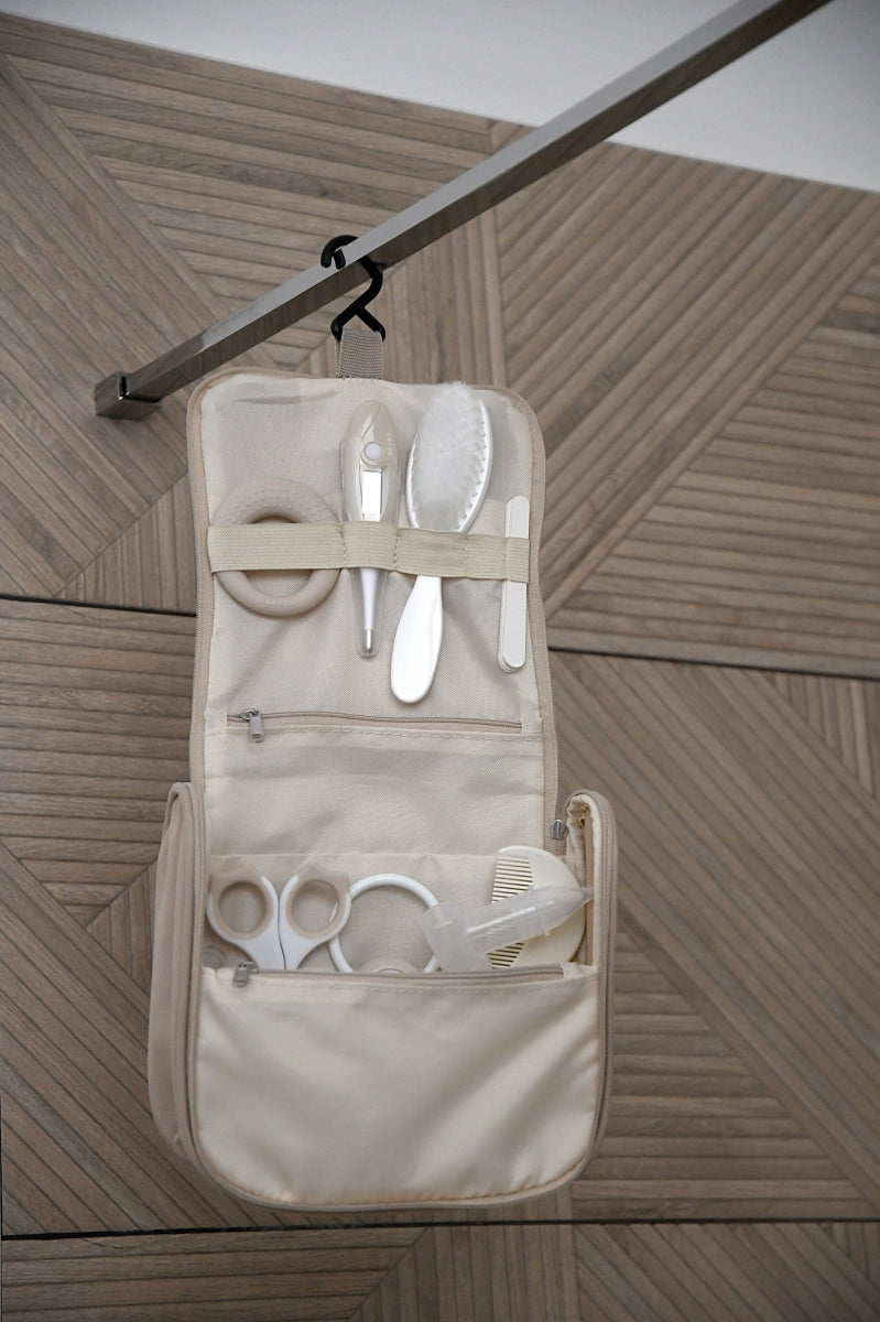 toiletzakje met 10 essentials - clay